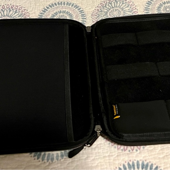 Tomtoc iPad case, light use. Smoke-free home. No pet exposure. - Picture 8 of 9